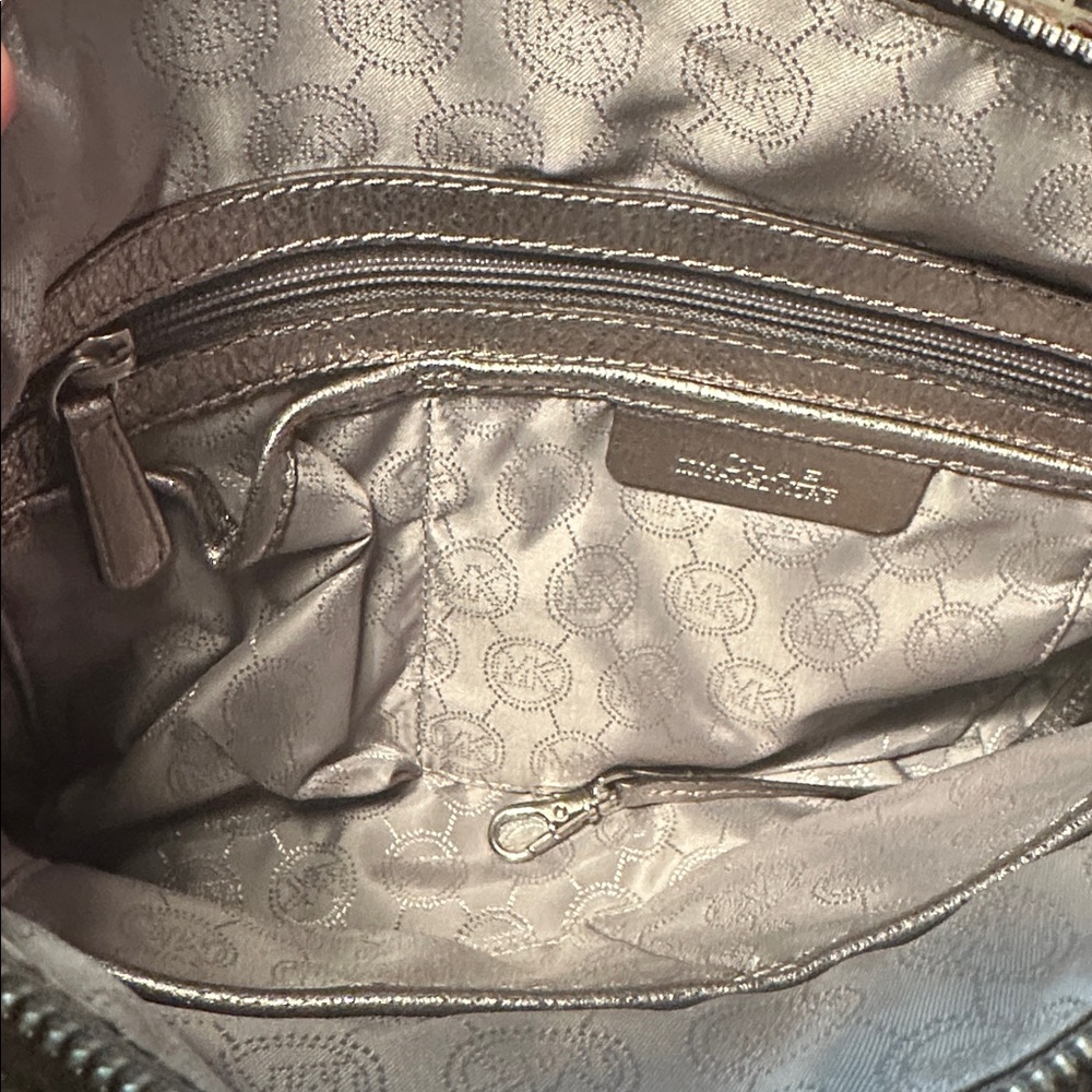 NWOT Michael Kors Metallic Silver Crossbody Bag - Picture 4 of 9